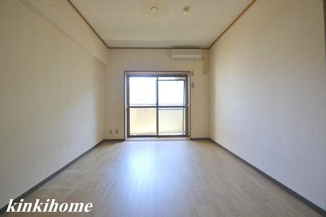 居室・リビング　写真は別のお部屋のものでございます