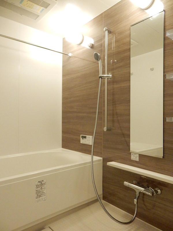 バス・シャワールーム　低層タイプの浴槽