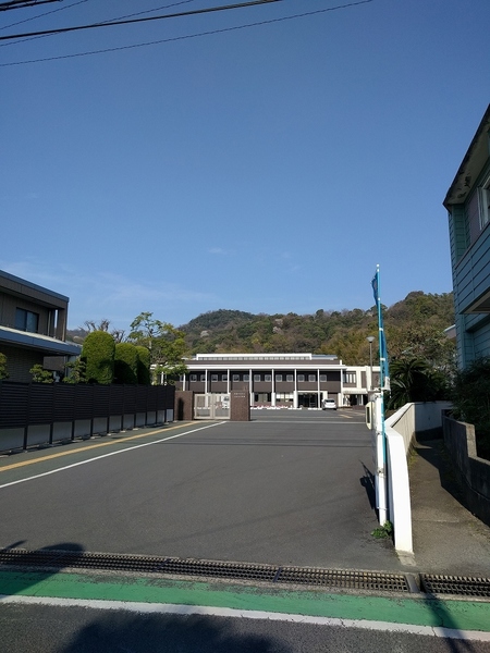 小学校　四国中央市立川之江小学校（小学校）まで498m