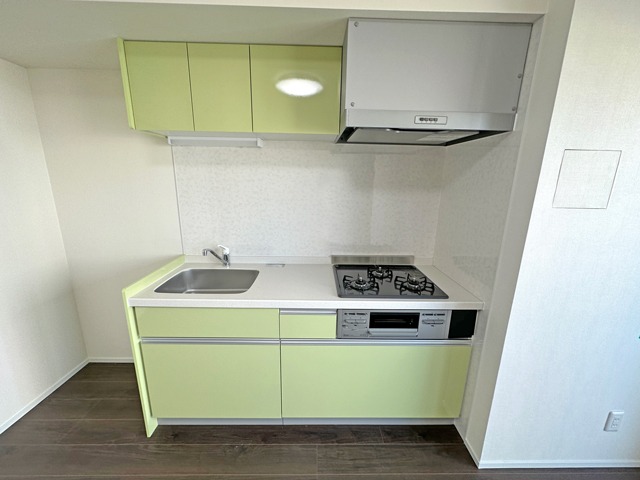 キッチン　３口コンロシステムキッチン※前回募集時撮影