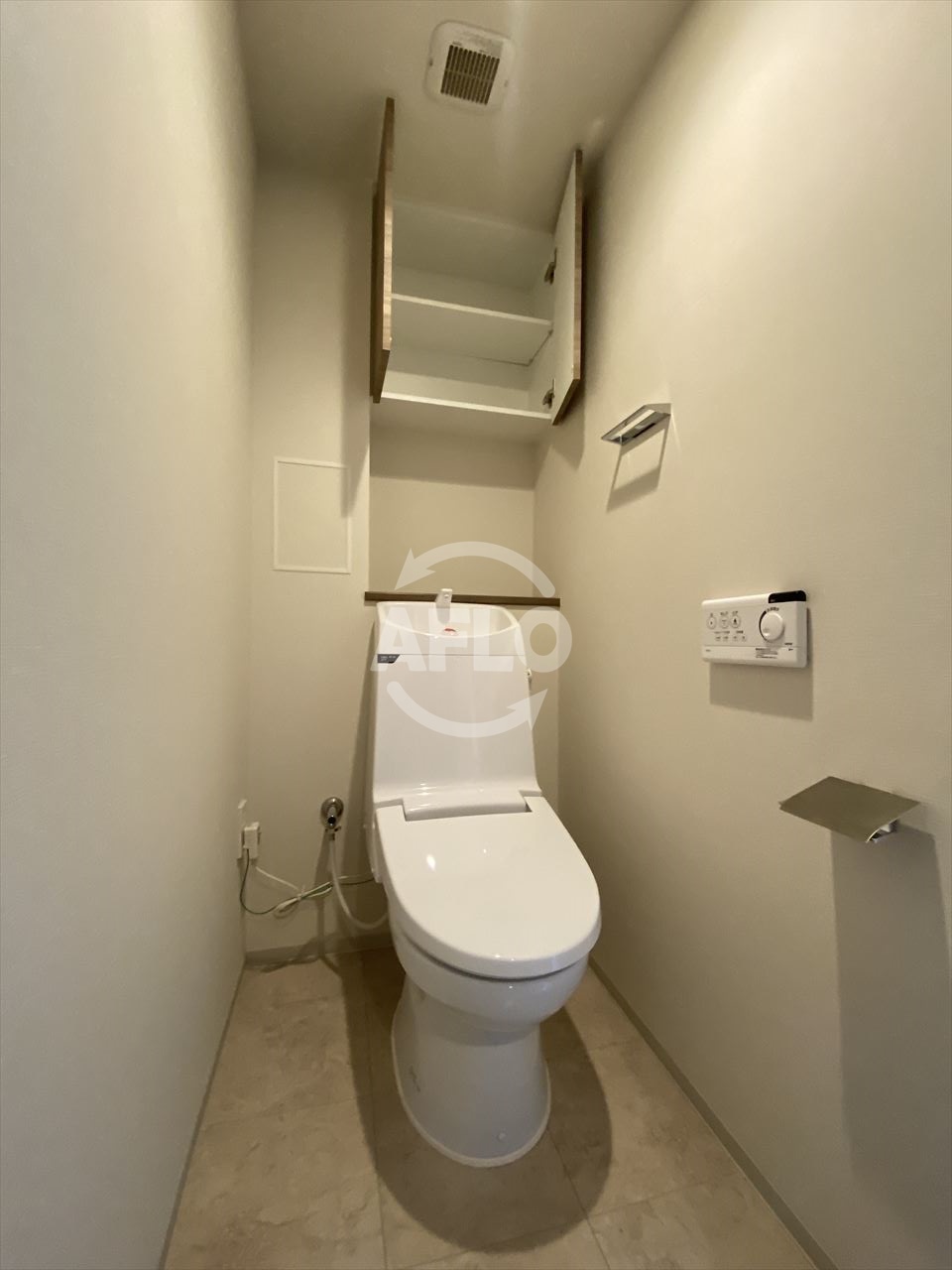 トイレ　ブランズタワー御堂筋本町　温水洗浄便座