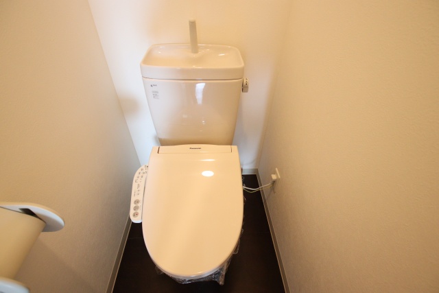 トイレ　※別室の参考写真の為、現況優先です。