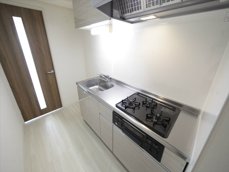 キッチン　システムキッチン（ガス3口コンログリル付）
