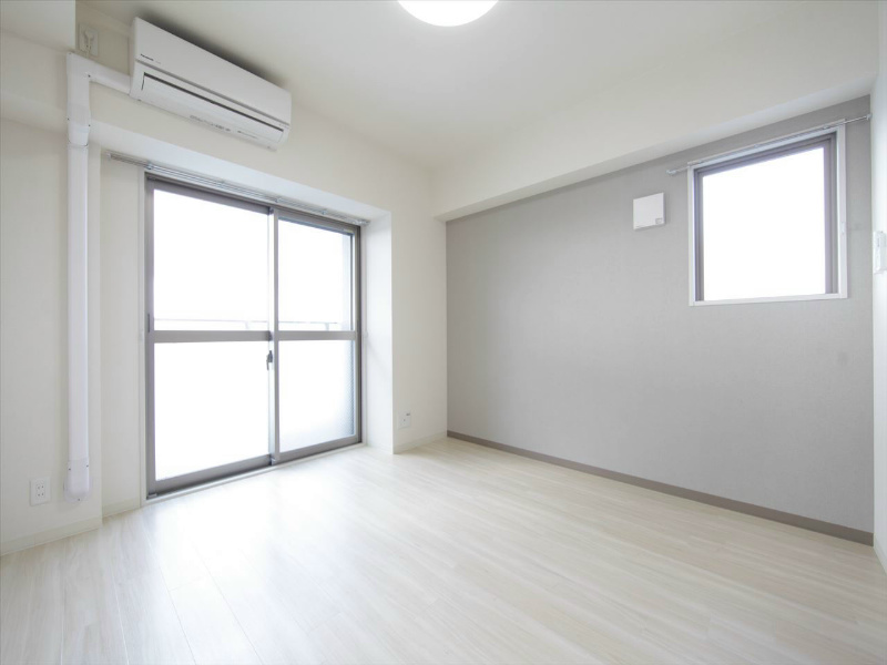 居室・リビング　洋室7.1帖　エアコン完備　バルコニー