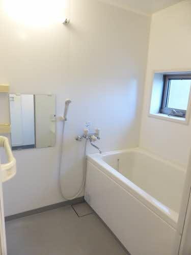 バス・シャワールーム　窓有り　追い焚き給湯