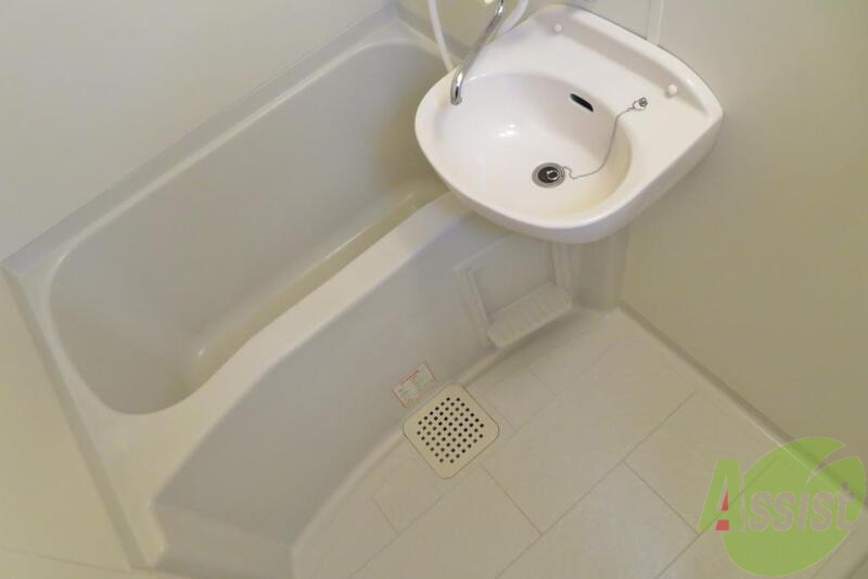 バス・シャワールーム　お風呂は浴槽、洗い場共に広々です。