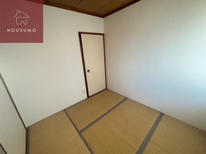 その他部屋・スペース　落ち着いた色調の寝室です