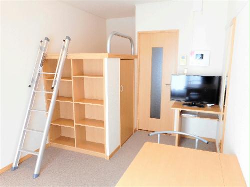 居室・リビング　ハイベッドタイプのお部屋です