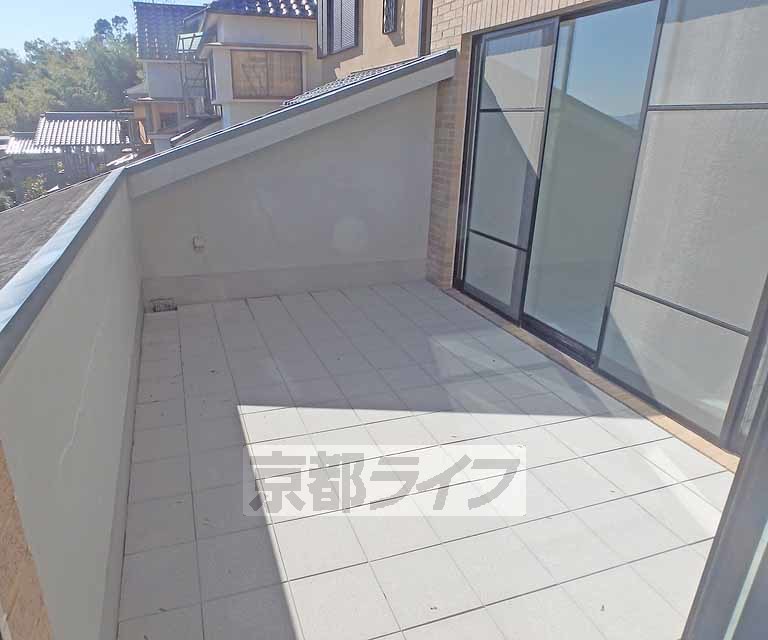 バルコニー　日当たり良好のテラスバルコニーです。