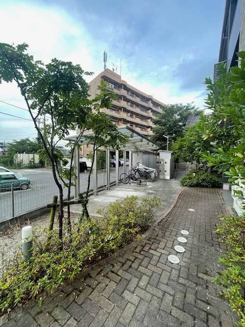 建物外観　駐輪場