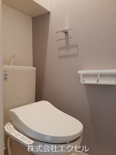 トイレ　暖房便座付きです。