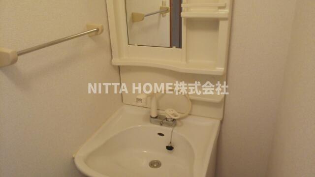 洗面設備　シャワー付きの洗面化粧台もあります＊