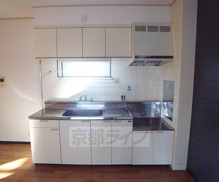 キッチン　２口コンロが置けます。