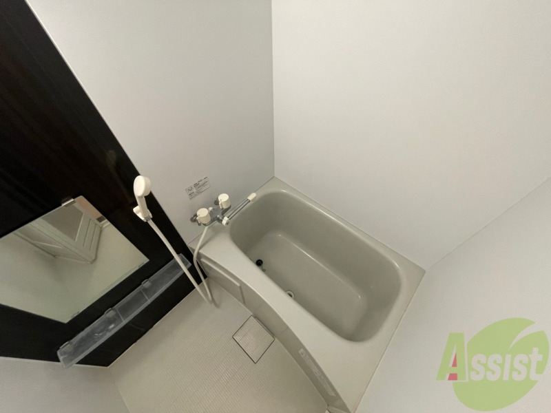 バス・シャワールーム　お風呂になります。一日の疲れを癒してくださいね。