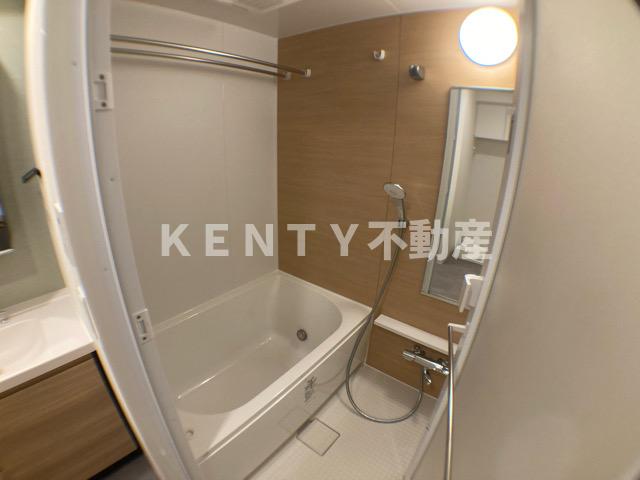 バス・シャワールーム　コンパクトで使いやすいお風呂です