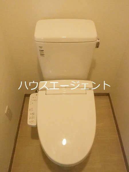 トイレ　嬉しい温水洗浄便座付きです※別部屋参考写真