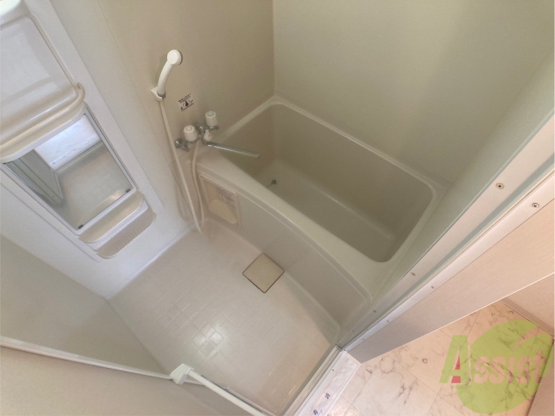 バス・シャワールーム　お風呂になります。一日の疲れを癒してくださいね。