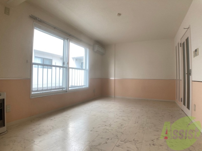 居室・リビング　広くてきれいなリビングです！快適に過ごせそうですね。