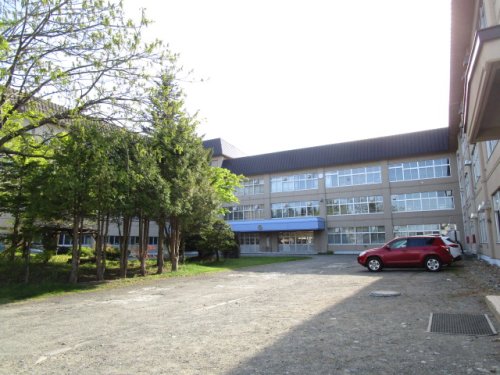 中学校　帯広西陵中学校（中学校）まで1283m