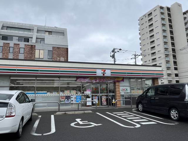 コンビニ　セブン－イレブン大宰府都府楼前駅前店（コンビニ）まで694m