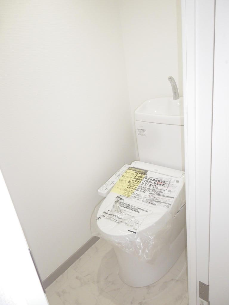 トイレ　温水洗浄便座新規交換済み