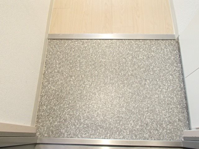 玄関　類似写真掲載。