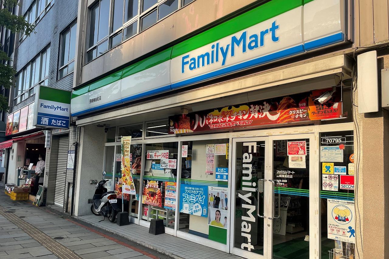 コンビニ　ファミリーマート長崎樺島町店（コンビニ）まで102m