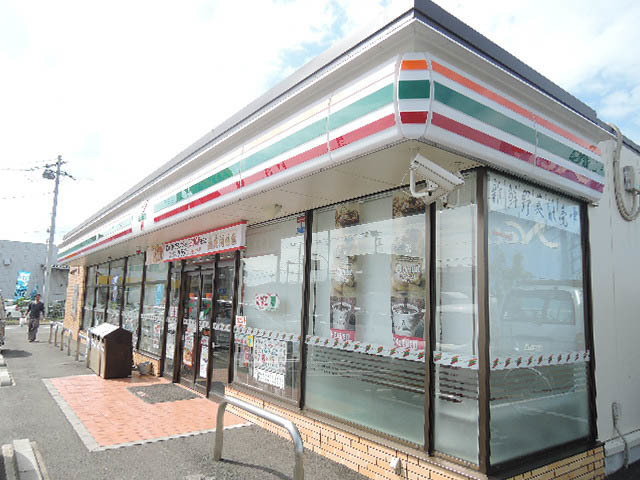 コンビニ　セブンイレブン（コンビニ）まで369m