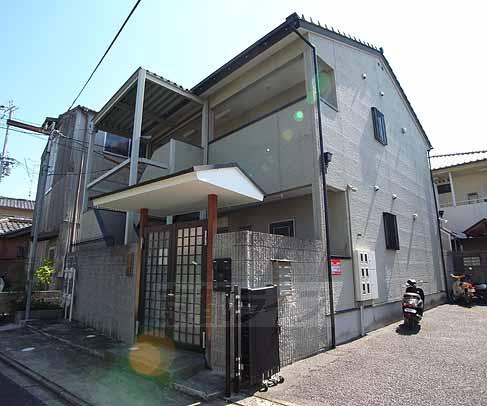 建物外観　２階建ての和風テストのマンション。