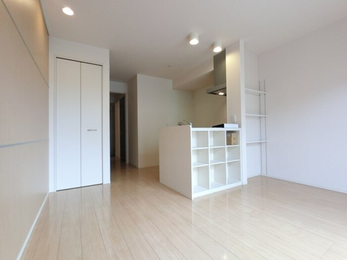 収納　１F LDK 収納物入、収納棚付き