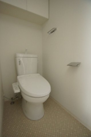 トイレ　温水洗浄便座付のトイレ