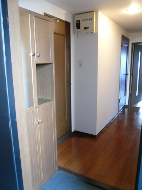 玄関　下駄箱あります。