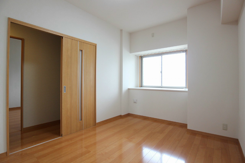 その他共有部分　寝室も日当り充分。