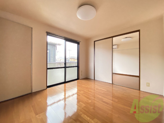 居室・リビング　６帖の洋室です。日差しがあり明るい印象でした。