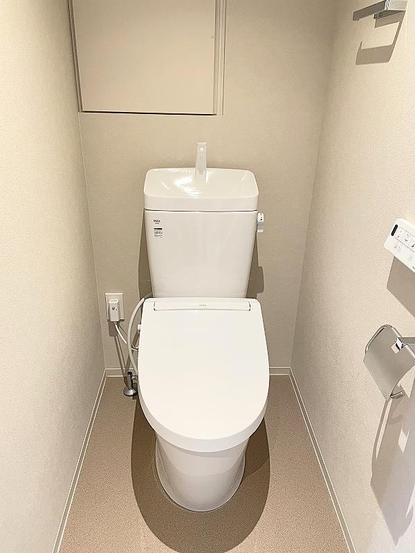 トイレ　温水洗浄暖房便座