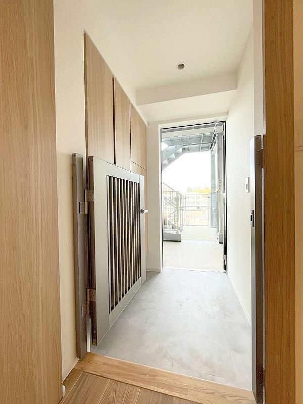 玄関　玄関内側・ダブルロック