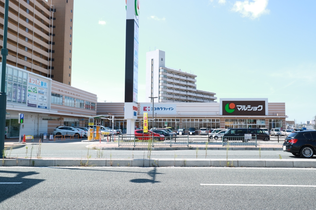 スーパー　マルショク東駅店（スーパー）まで882m