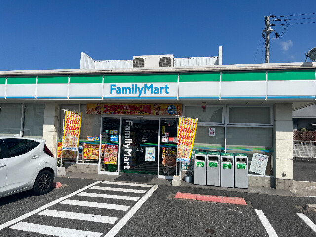 コンビニ　ファミリーマート 美原小平尾店（コンビニ）まで573m