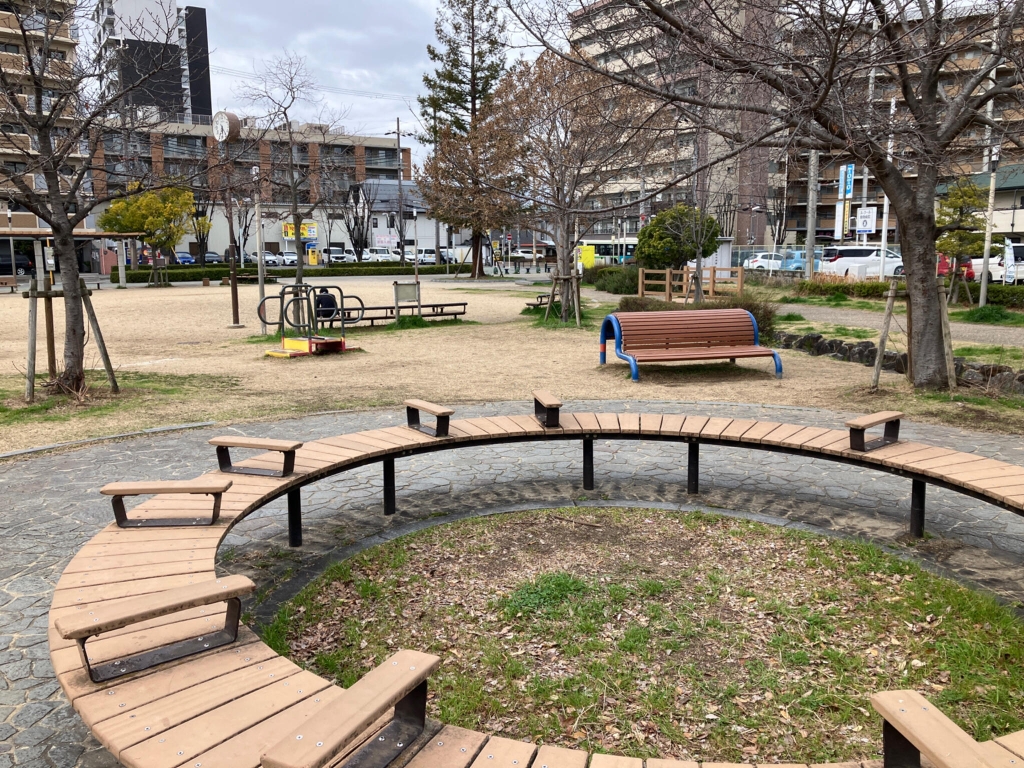 公園　加島駅前公園（公園）まで818m