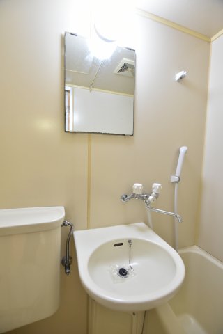 洗面設備　同物件、別号室の参考写真です。