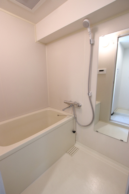 バス・シャワールーム　追焚付きのバスルームです♪