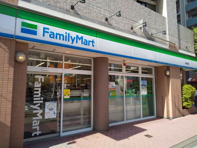 コンビニ　ファミリーマート練馬駅前店（コンビニ）まで110m