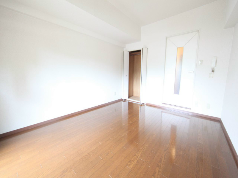 その他　洋室8.1帖　クローゼット　収納充実してます