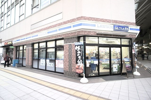 コンビニ　ローソンが同物件2階にございます。（コンビニ）まで30m