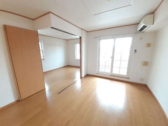 居室・リビング　ゆったり過ごせる居間です