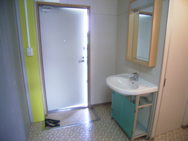 玄関　現況が相違する場合は現況を優先致します。