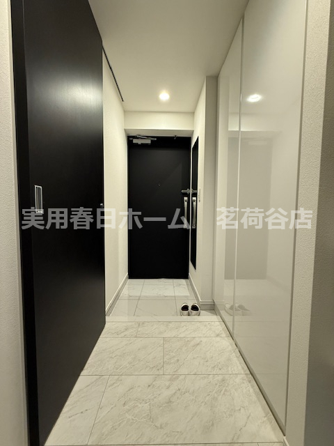 玄関　※反転タイプ参考写真