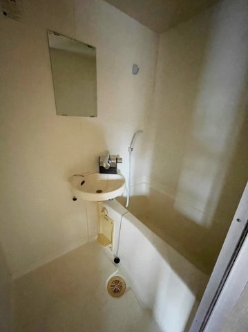 バス・シャワールーム　同物件の参考写真です