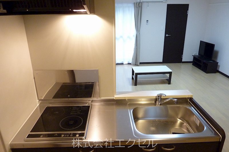 キッチン　便利な２口コンロ付きのシステムキッチンです。