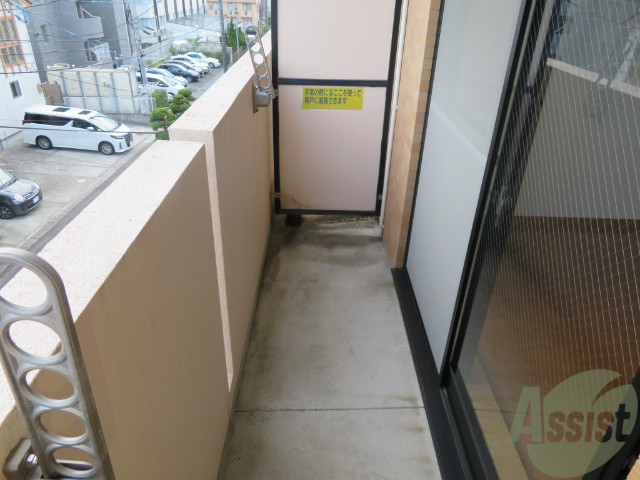 バルコニー　バルコニーです。晴れた日には洗濯物が干せますね。